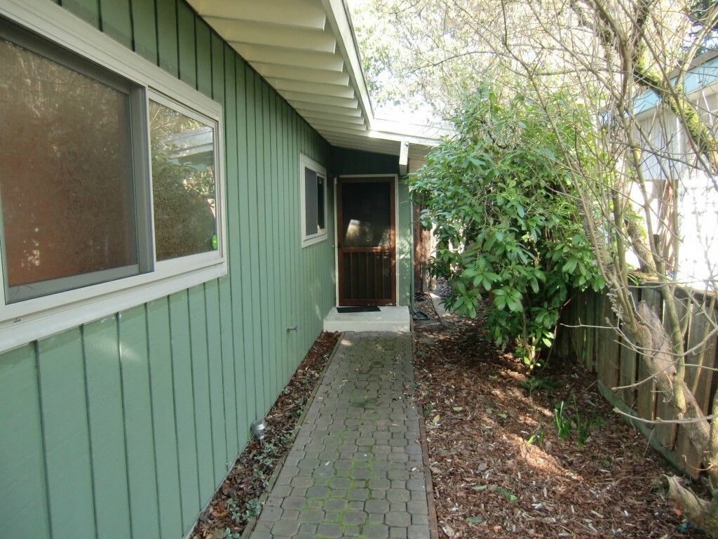 Property Photo:  1224 NE 98th St  WA 98115 