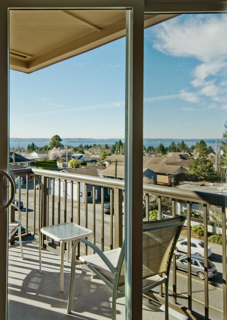 Property Photo:  5642 California Ave SW 7  WA 98136 