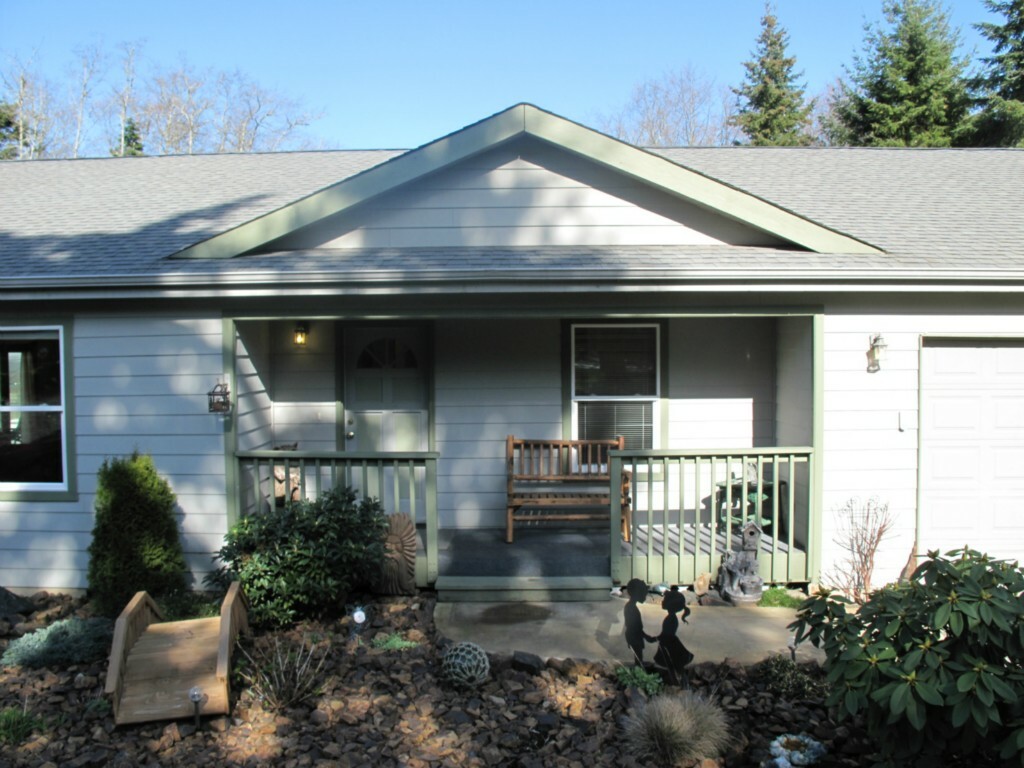 Property Photo:  860 King St  WA 98363 