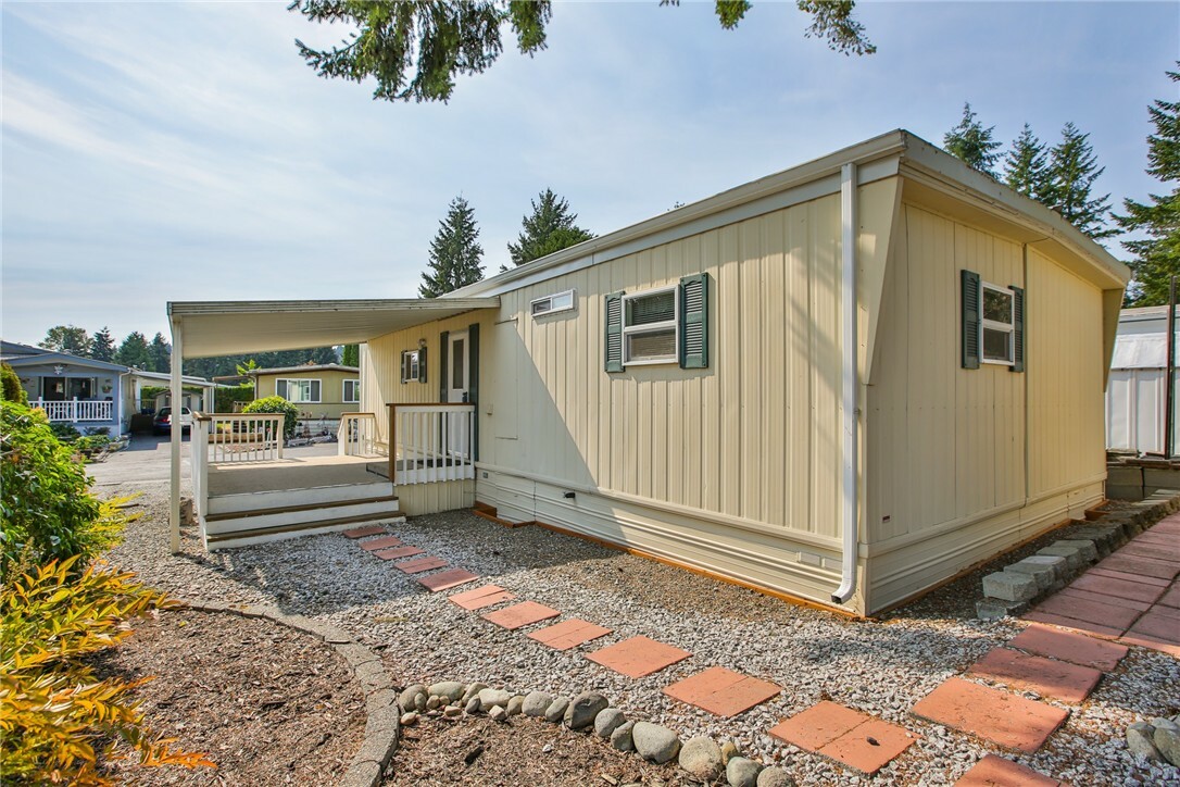 Property Photo:  18425 NE 95th St 164  WA 98052 