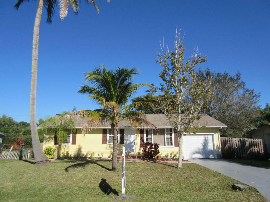 Property Photo: 2013 SE Washington Street FL 34997