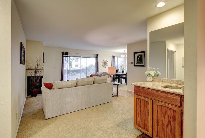 Property Photo:  613 4th Ave W 103  WA 98119 