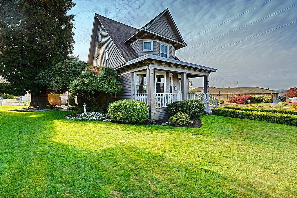 Property Photo:  3202 Norton Ave  WA 98201 