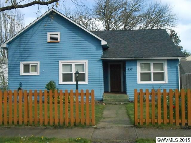 Property Photo: 837 SW 8th St OR 97338