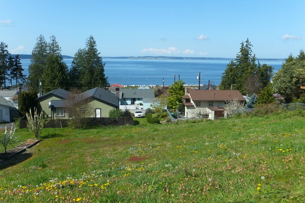 Property Photo:  62 Henning Dr  WA 98282 