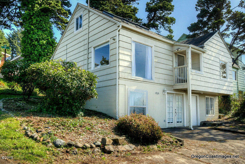 Property Photo:  1706 NE 18th  OR 97367 