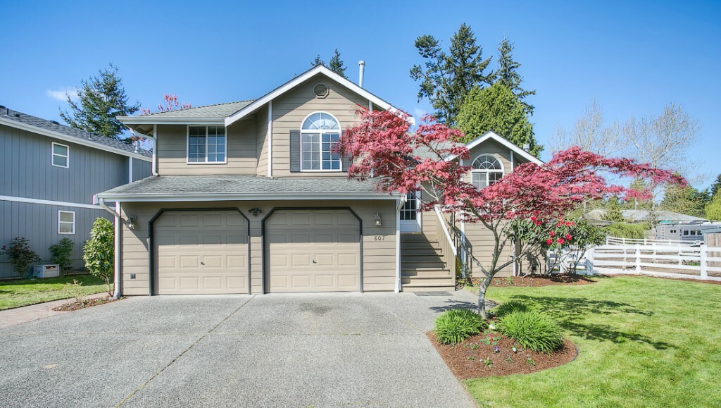 Property Photo:  807 233rd St SE  WA 98021 