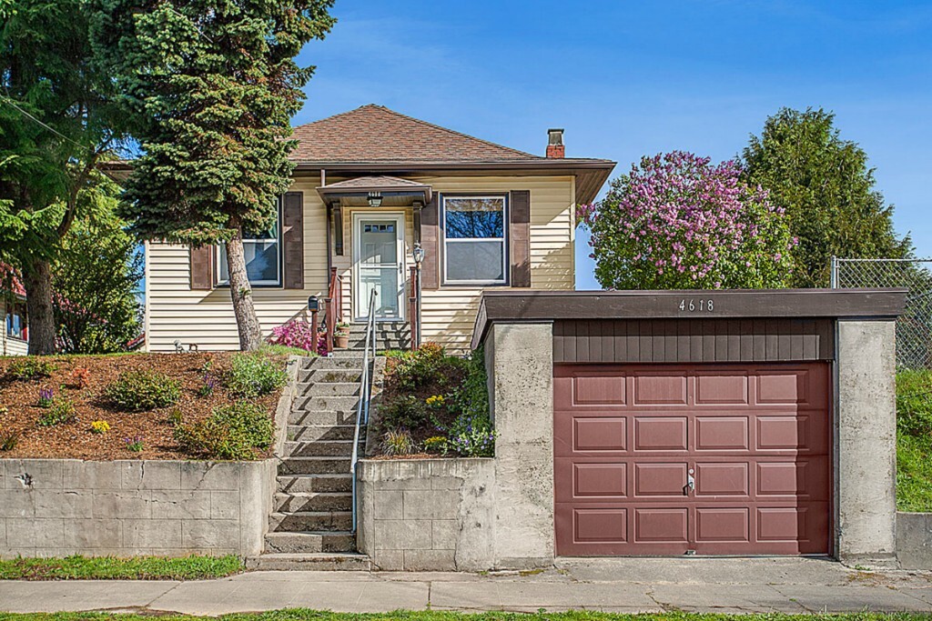 Property Photo:  4618 S Chicago St  WA 98118 