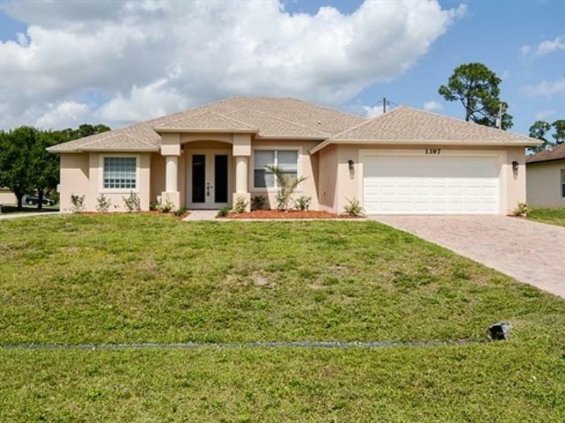 Property Photo:  1397 SW Patricia Avenue  FL 34953 