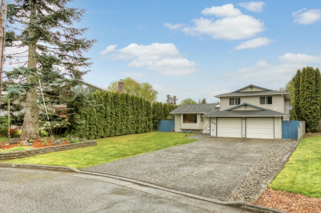 Property Photo:  1606 Lake View Place  WA 98290 