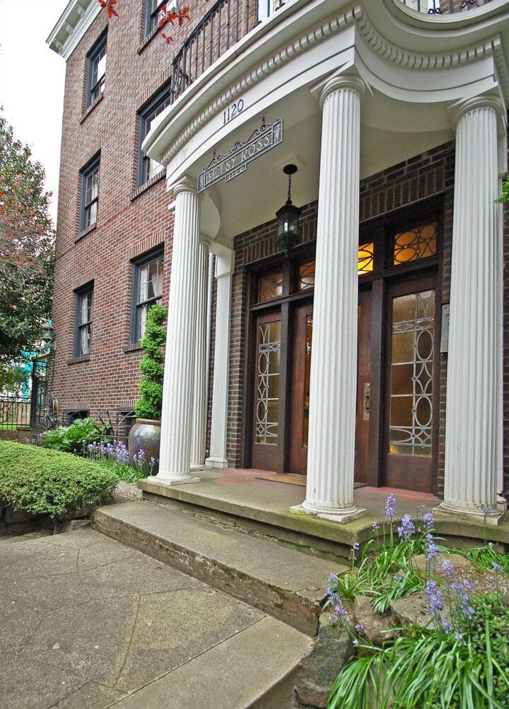 Property Photo:  1120 17th Ave B  WA 98122 