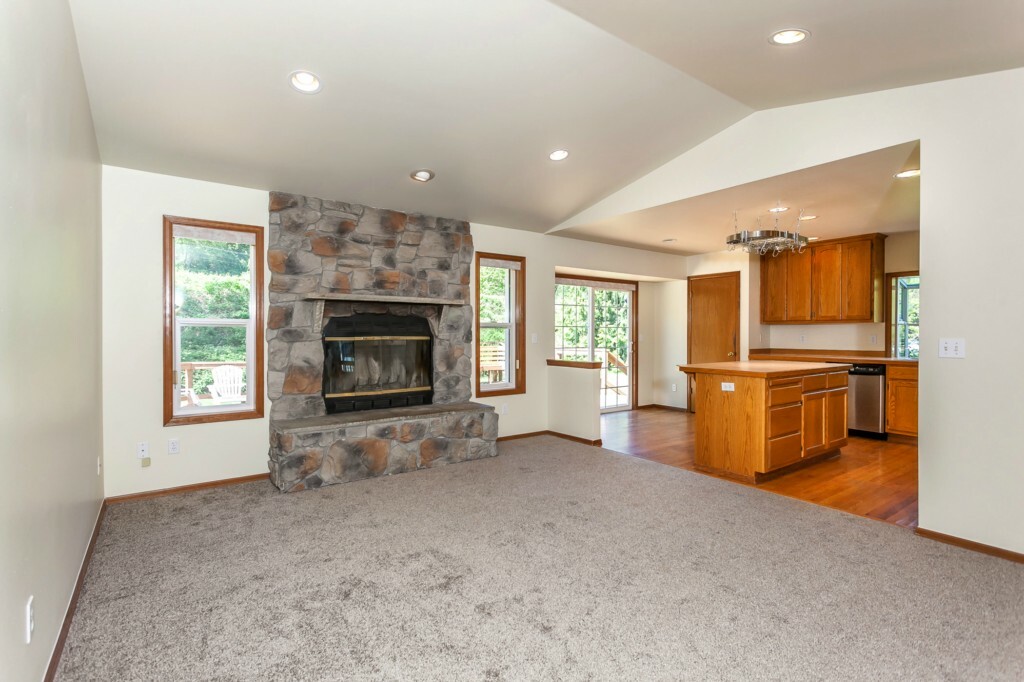 Property Photo: 7418 Orchard Ave WA 98290