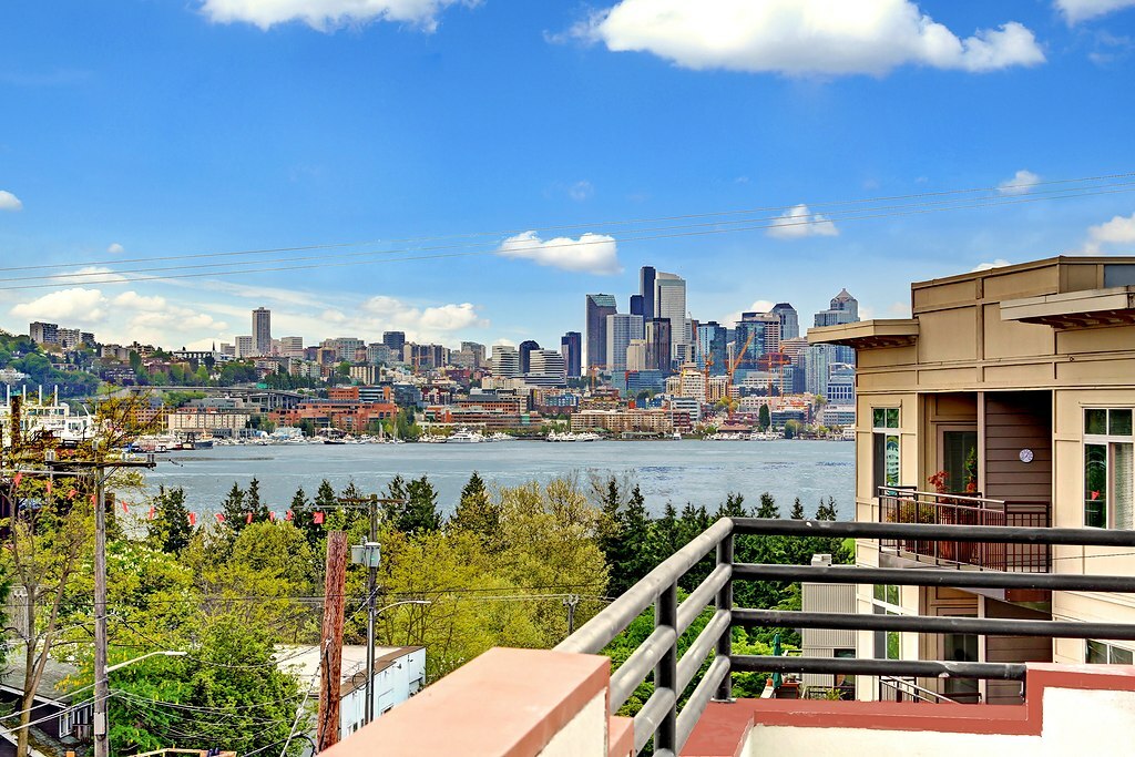 Property Photo: 3401 Wallingford Ave N 401 WA 98103