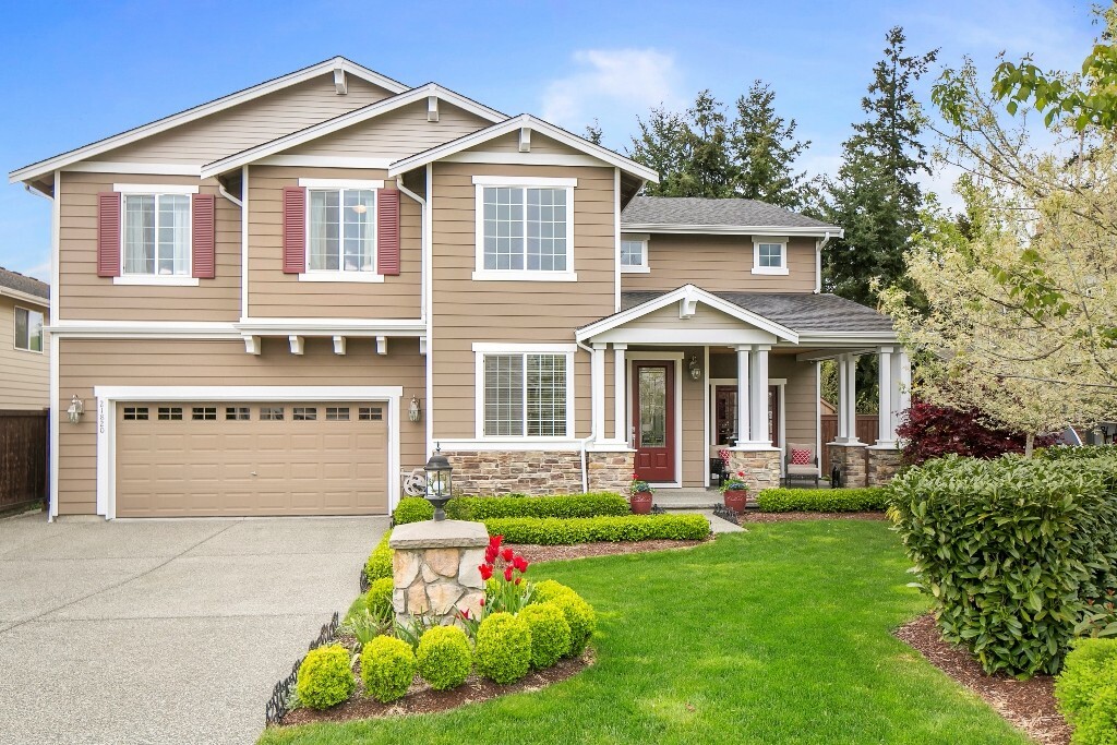 Property Photo: 21820 41st Ave SE WA 98021