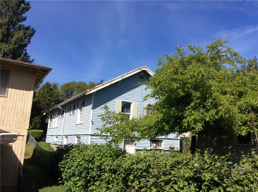 Property Photo:  4433 S Brandon St  WA 98118 