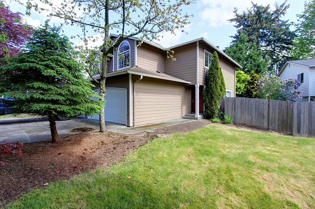 Property Photo:  13717 9th Ave W  WA 98204 