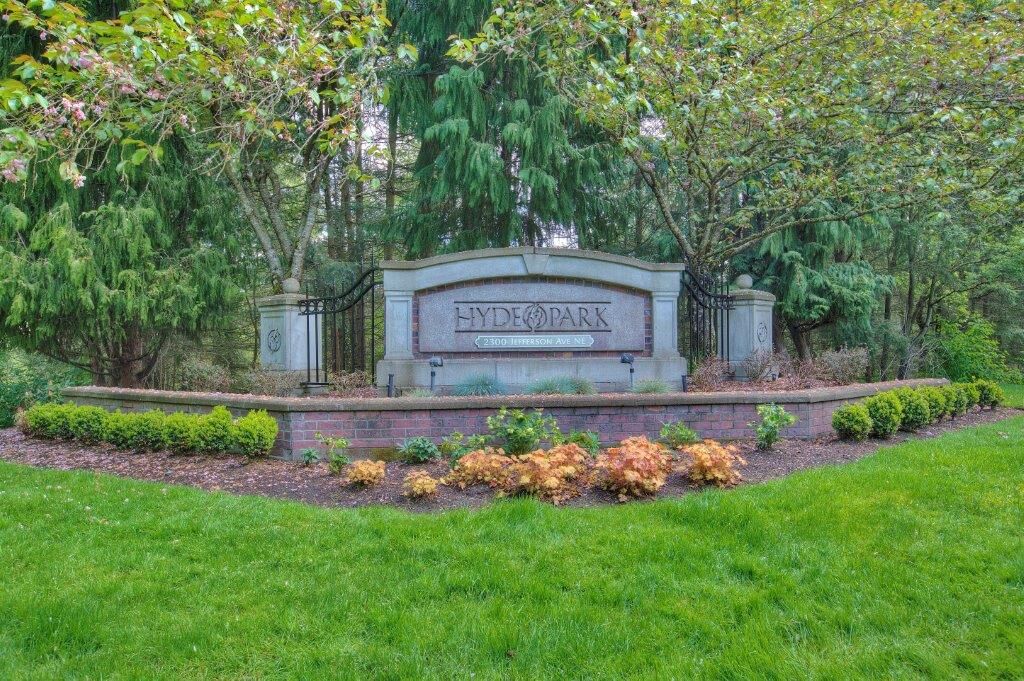 Property Photo:  2300  Jefferson Avenue NE H135  WA 98056 