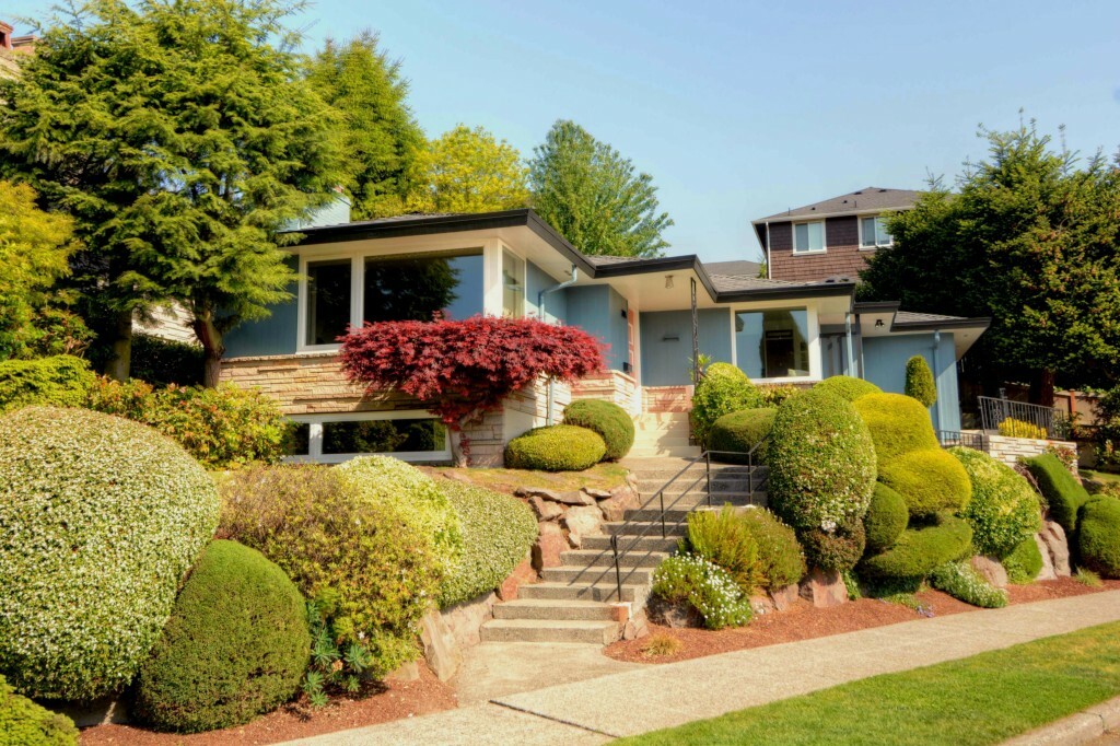 Property Photo:  2805 Bishop Place W  WA 98199 