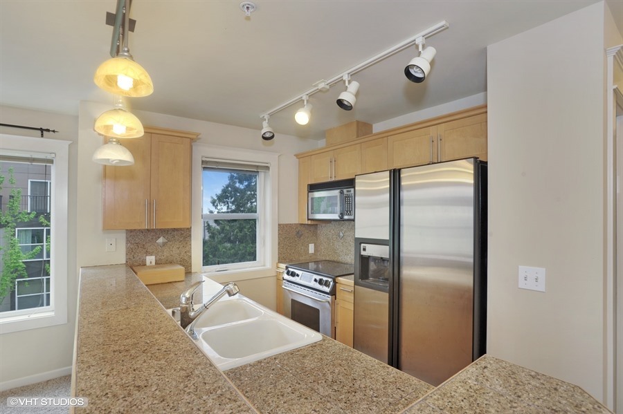 Property Photo:  326 Queen Anne Ave N 401  WA 98109 