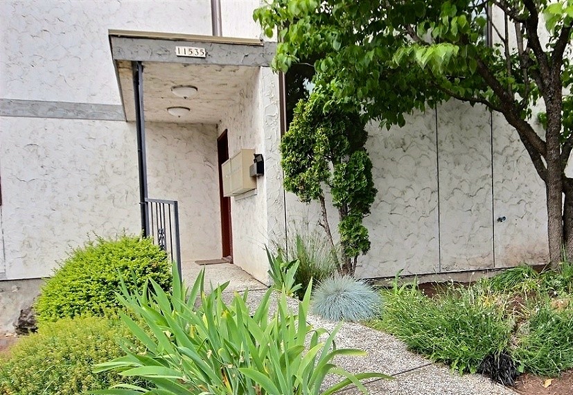 Property Photo: 11535 Greenwood Ave N B-101 WA 98133