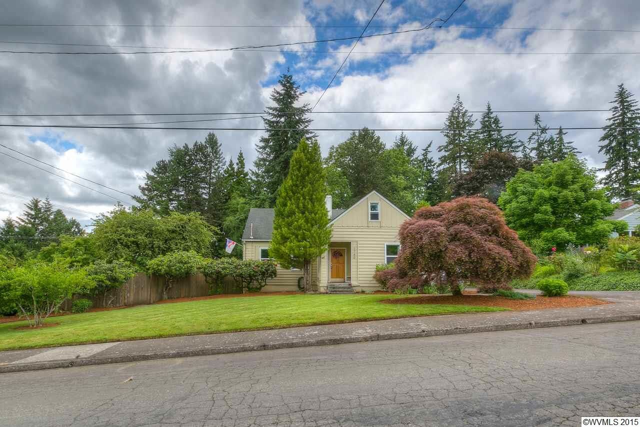 Property Photo: 1760 Summit Av NW OR 97304
