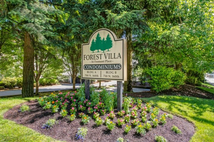 Property Photo:  700 N 160th Street 106  WA 98133 