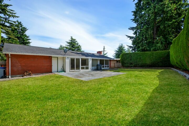 Property Photo:  821 171st Place NE  WA 98008 