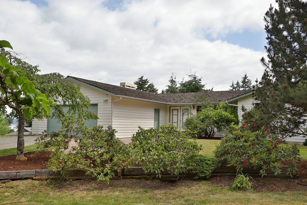 Property Photo:  964 Al Anderson Ave  WA 98260 