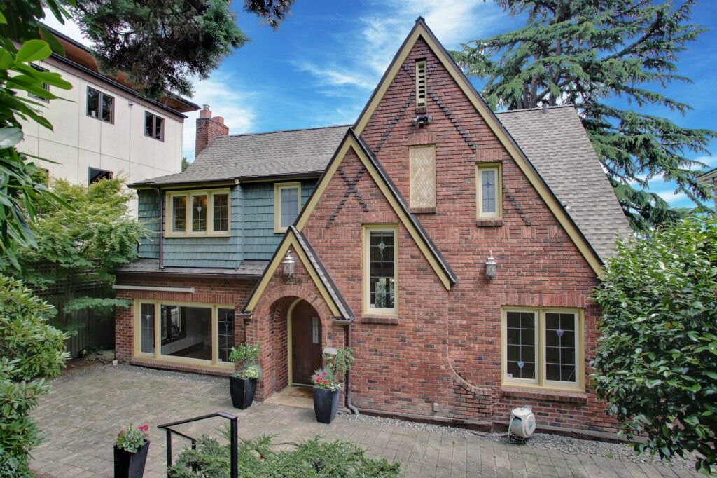 Property Photo:  3220 Sierra Dr S  WA 98144 