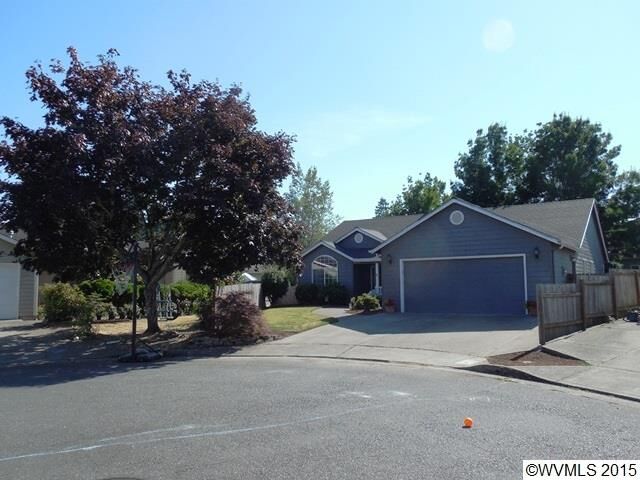 Property Photo: 4204 Windflower Ct NE OR 97305