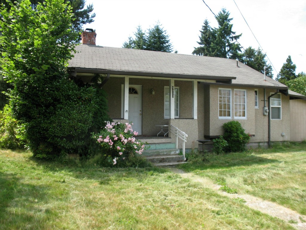 Property Photo: 9522 Woodland Ave E WA 98371