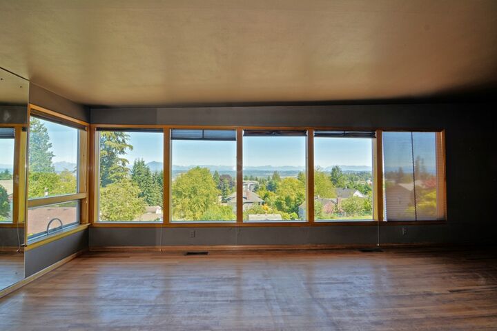 Property Photo: 3709 Federal Ave WA 98201