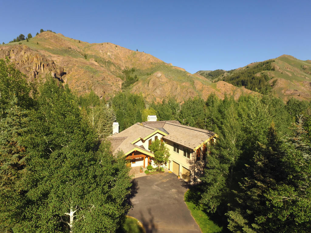 Property Photo:  21 W Lane Ranch Rd  ID 83353 