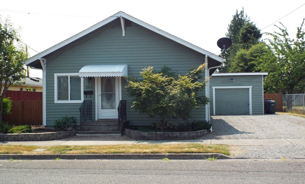 Property Photo:  1612 Everett St  WA 98390 