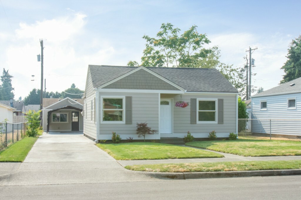 Property Photo:  6826 S Ferdinand St  WA 98409 