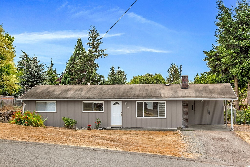 Property Photo:  12611 SE 169th St  WA 98058 