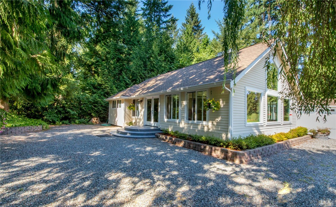 Property Photo:  15729 Avondale Rd NE  WA 98072 