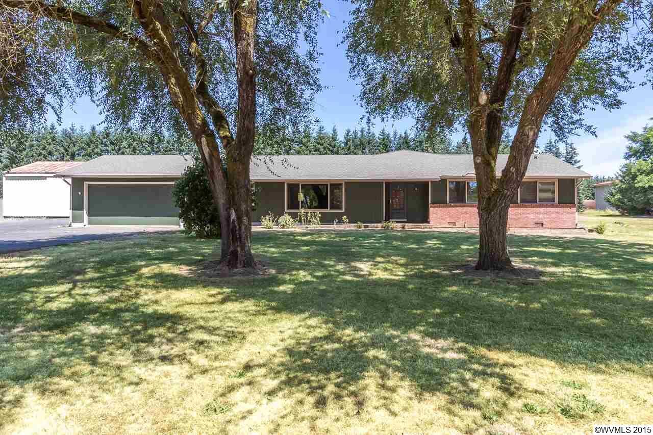 Property Photo: 10895 James Way Dr SE OR 97325