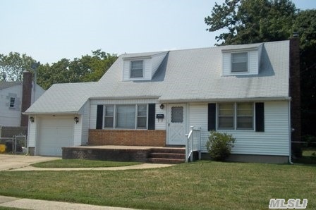 Property Photo:  115 Crestwood Boulevard  NY 11735 