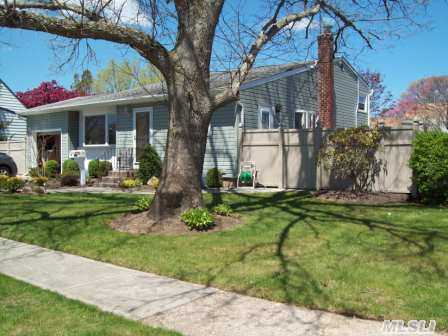 Property Photo:  83 Fallwood Parkway  NY 11735 