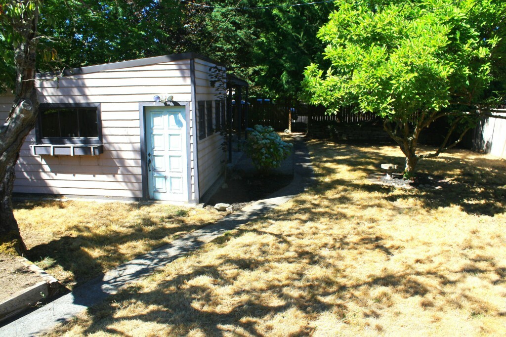 Property Photo:  415 N 107th St  WA 98133 