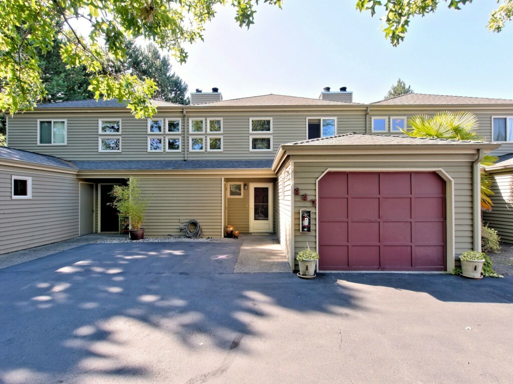 Property Photo:  447 7th Ave  WA 98033 