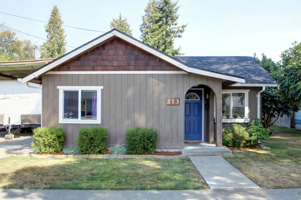 Property Photo:  213 Reed St  WA 98284 