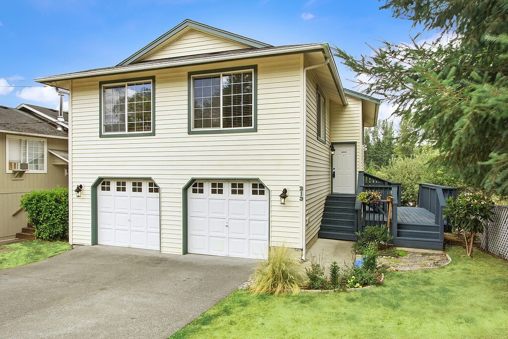 Property Photo: 213 SE 3rd St WA 98385