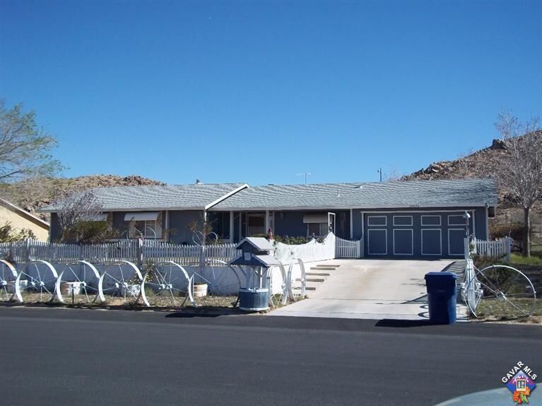 Property Photo:  39676 E 174th St Street  CA 93591 