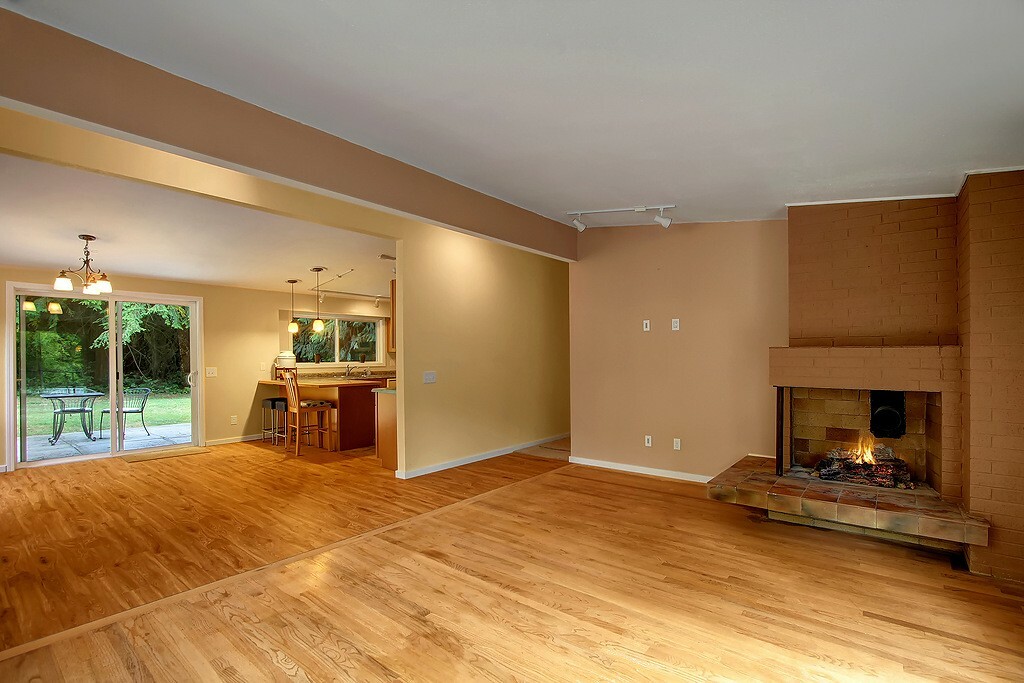 Property Photo:  18613 Larch Way  WA 98037 