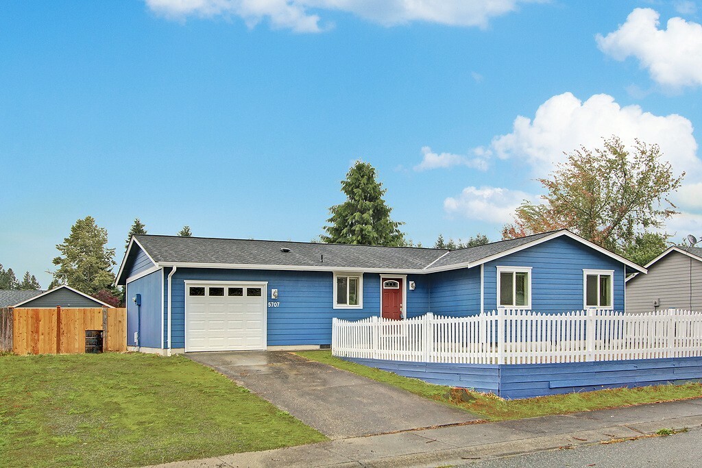 Property Photo:  5707 140th Place NE  WA 98271 