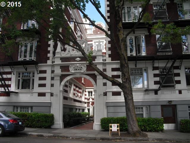 Property Photo: 1811 NW Couch St 512 OR 97209