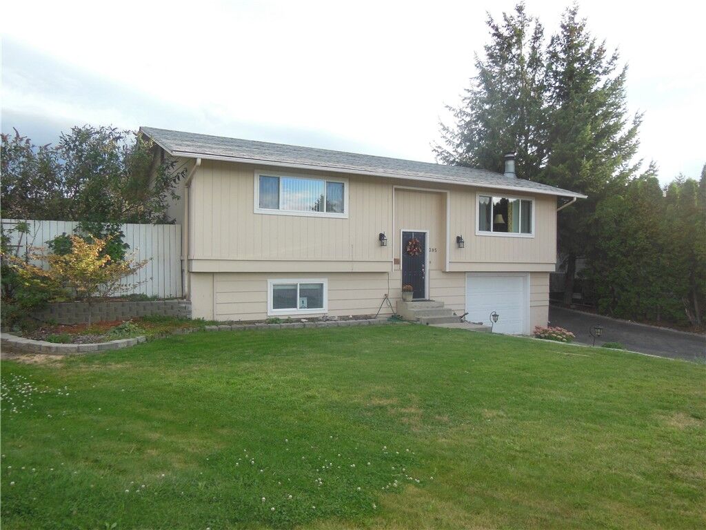 Property Photo:  305 Eastridge Dr  WA 98802 