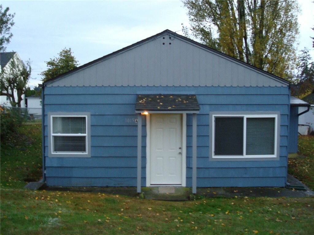 Property Photo:  1015 SW 151st St  WA 98166 